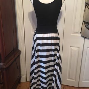 2 for $12! Sleeveless black and white dress